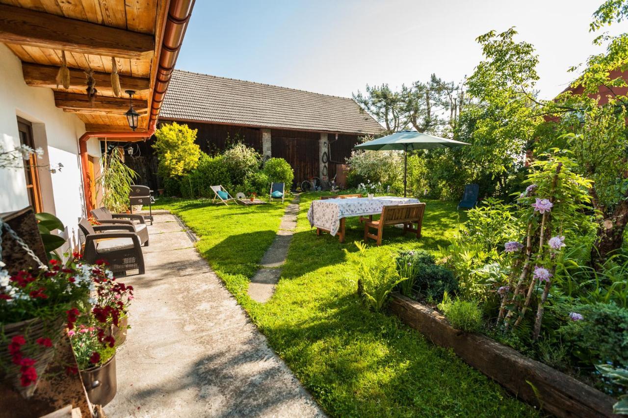 Dom Pod Orzechem Villa Łapczyce Exteriör bild